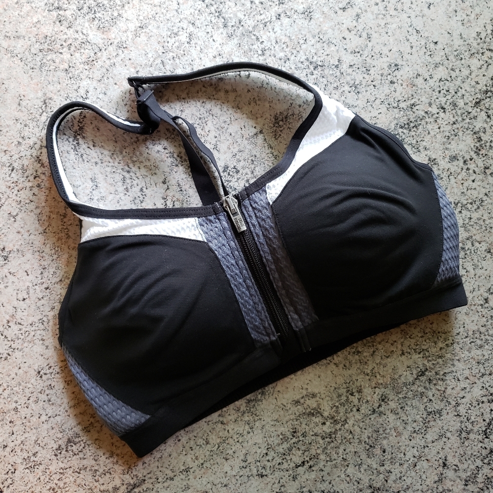 Victoria Sport Knockout Bra 32C
